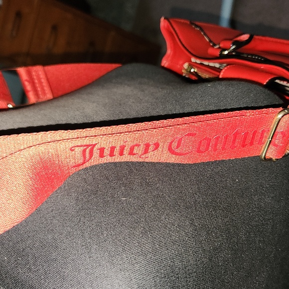 Juicy Couture Red Tote Bag with Structured Design and Leather-like Material - Picture 5 of 11